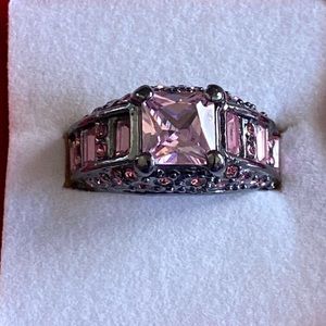 GUNMETAL BEAUTIFUL PINK RING SIZE 7